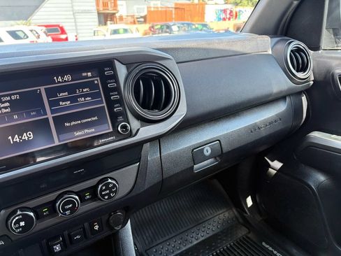 Used 2020 Toyota Tacoma TRD Sport AWD/4WD image 34