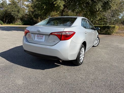 Used 2018 Toyota Corolla LE image 6