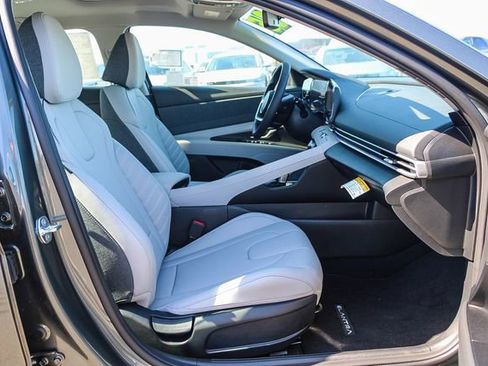 New 2025 Hyundai Elantra Limited image 20