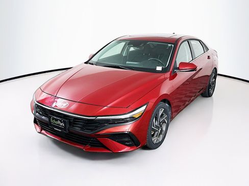 Used 2025 Hyundai Elantra SEL FWD image 3