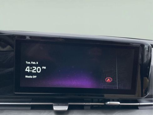 Used 2023 Kia Carnival EX image 30