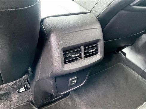 Used 2024 GMC Terrain SLT AWD/4WD image 32