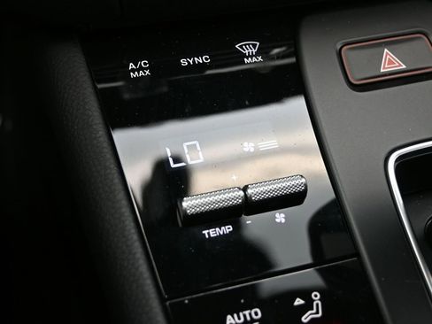 New 2026 Porsche Macan image 20