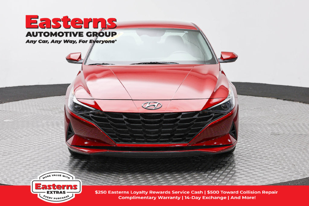 Used 2023 Hyundai Elantra SE w/ Cargo Package FWD image 3