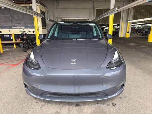 Used 2023 Tesla Model Y Long Range AWD/4WD image 2