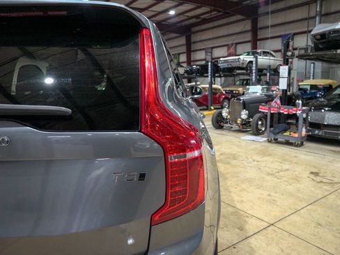 Used 2020 Volvo XC90 T5 Momentum w/ Protection Package Premier image 37