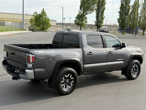 Used 2021 Toyota Tacoma TRD Off-Road w/ Technology Package AWD/4WD image 13