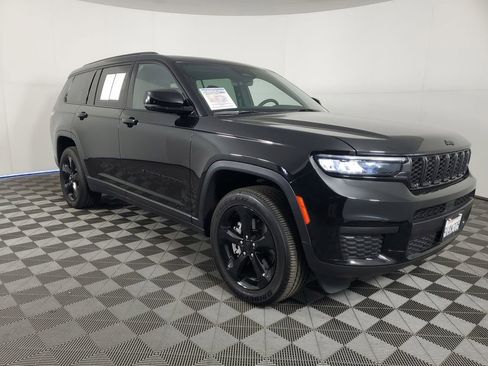 Used 2025 Jeep Grand Cherokee L Altitude image 2