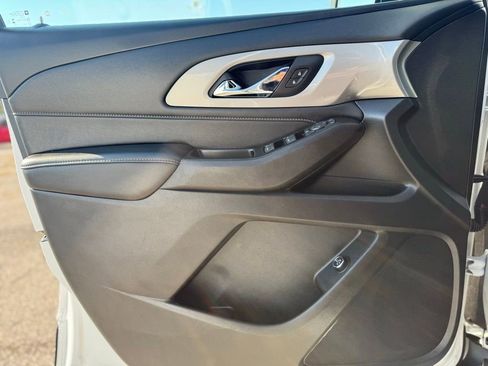 Used 2023 Chevrolet Traverse LT image 31