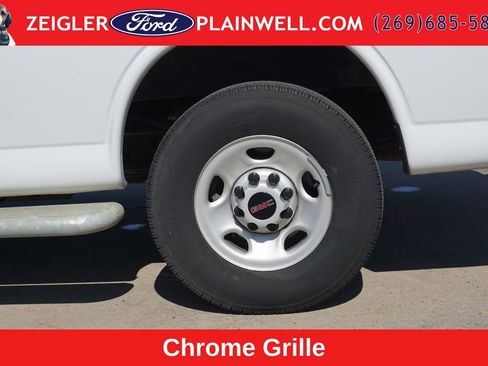 Used 2024 GMC Savana 2500 w/ Driver Convenience Package RWD image 9