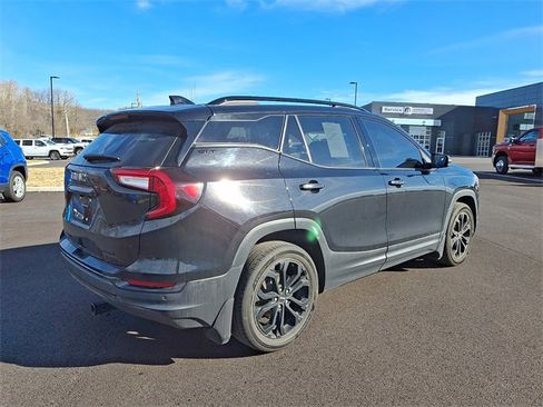 Used 2022 GMC Terrain SLT w/ Tech Package image 7