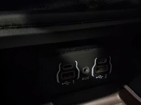 Used 2025 Chrysler Pacifica Limited FWD image 34