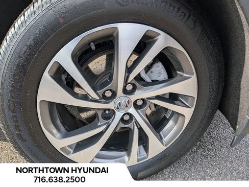 Used 2023 Buick Envision Essence image 45