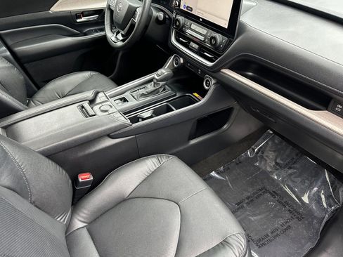 Certified 2024 Toyota Grand Highlander AWD Hybrid image 18