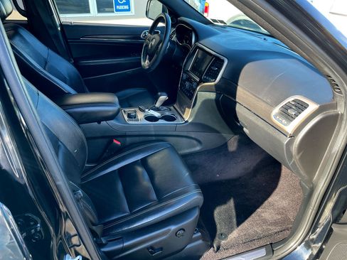 Used 2017 Jeep Grand Cherokee Limited image 30