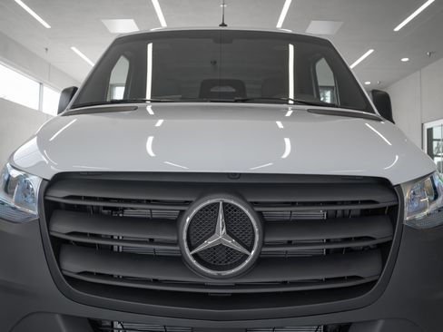 Used 2025 Mercedes-Benz Sprinter 2500 image 22