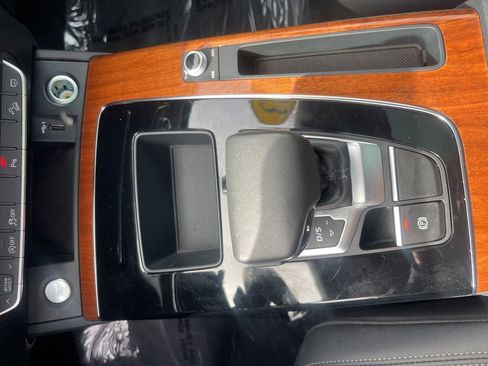 Used 2023 Audi Q5 2.0T Premium w/ Convenience Package image 25