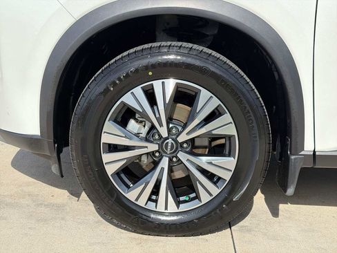 Used 2023 Nissan Rogue SV AWD/4WD image 10