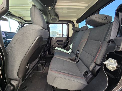 Used 2026 Jeep Gladiator Rubicon AWD/4WD image 11