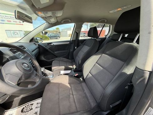 Used 2010 Volkswagen Golf 4-Door image 8
