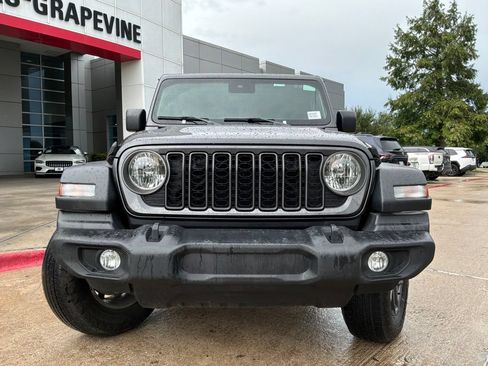 Used 2025 Jeep Wrangler Unlimited Sport AWD/4WD image 3