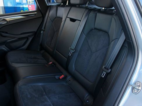 Used 2020 Porsche Macan AWD/4WD image 28