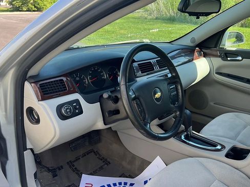 Used 2011 Chevrolet Impala LT FWD image 10