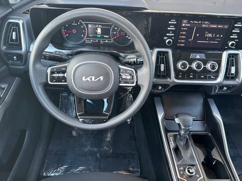 Used 2023 Kia Sorento LX AWD/4WD image 14