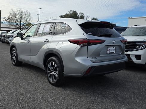 Used 2024 Toyota Highlander LE image 7