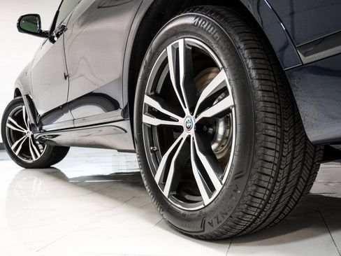 Used 2022 BMW X7 M50i w/ Dynamic Handling Package image 10