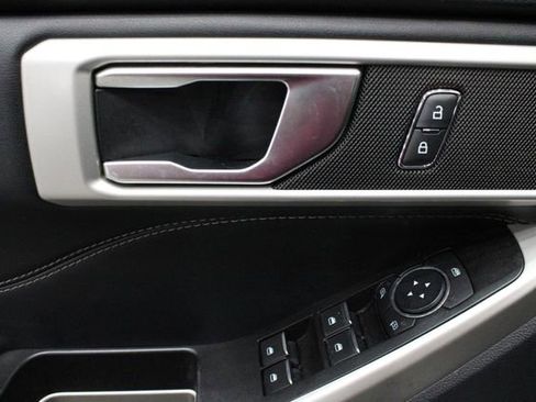 Used 2022 Ford Explorer XLT RWD image 18