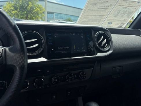 Used 2018 Toyota Tacoma TRD Off-Road AWD/4WD image 27