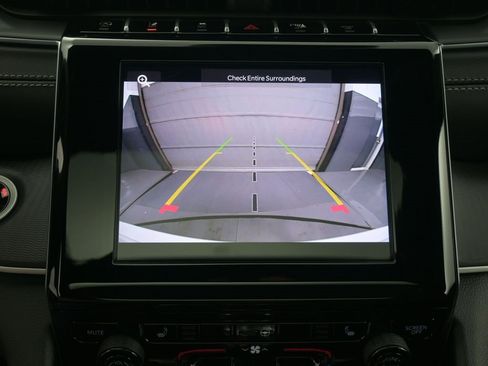 New 2025 Jeep Grand Cherokee Laredo X w/ Luxury Tech Group I image 32