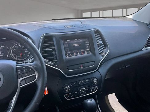 Used 2019 Jeep Cherokee Latitude w/ Popular Appearance Group FWD image 6