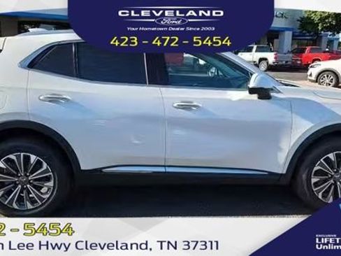 Used 2024 Buick Envision Preferred AWD/4WD image 1