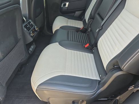 Used 2023 Land Rover Discovery S R-Dynamic image 15