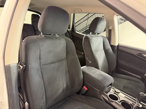 Used 2014 Nissan Pathfinder SV AWD/4WD image 23