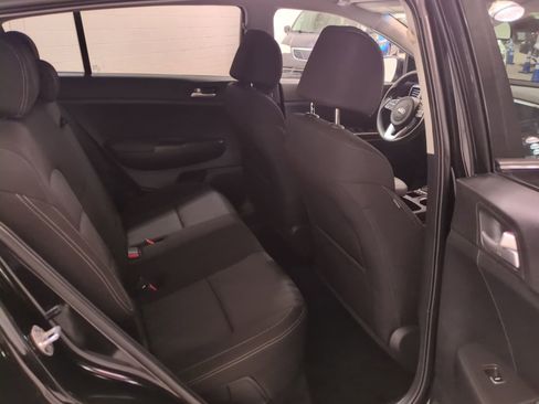Used 2020 Kia Sportage LX image 11