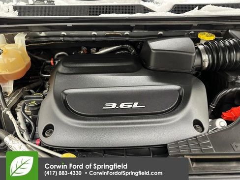 Used 2018 Chrysler Pacifica Touring-L image 36