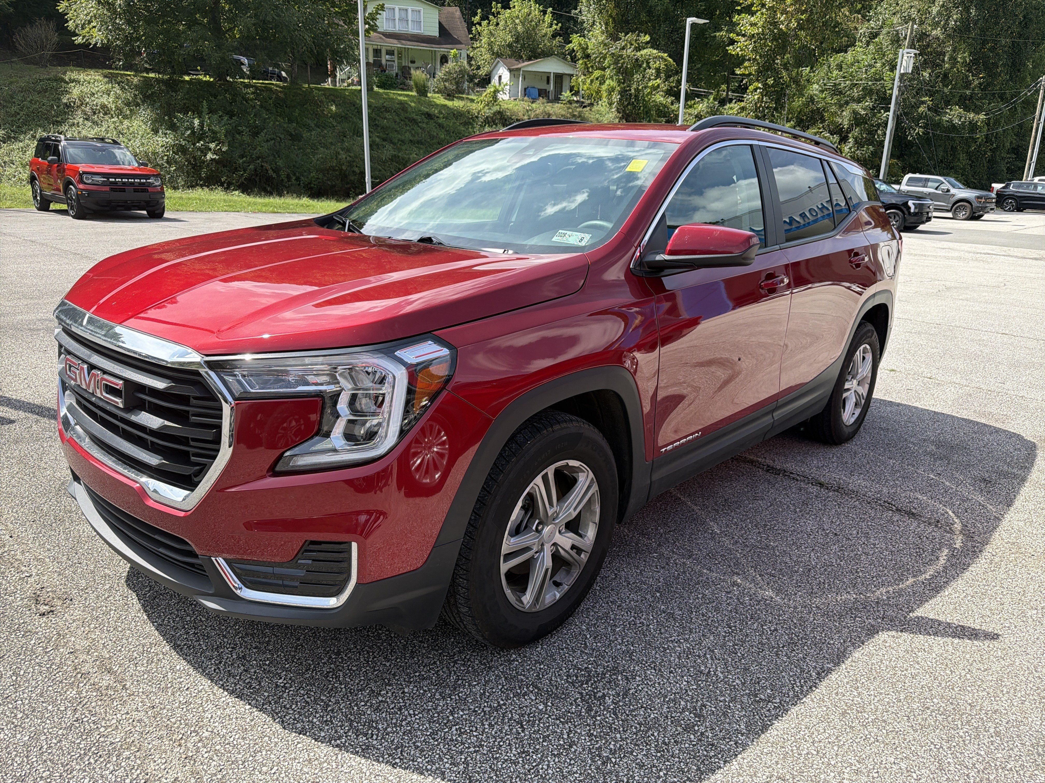 Used 2024 GMC Terrain SLE w/ Driver Convenience Package AWD/4WD image 4