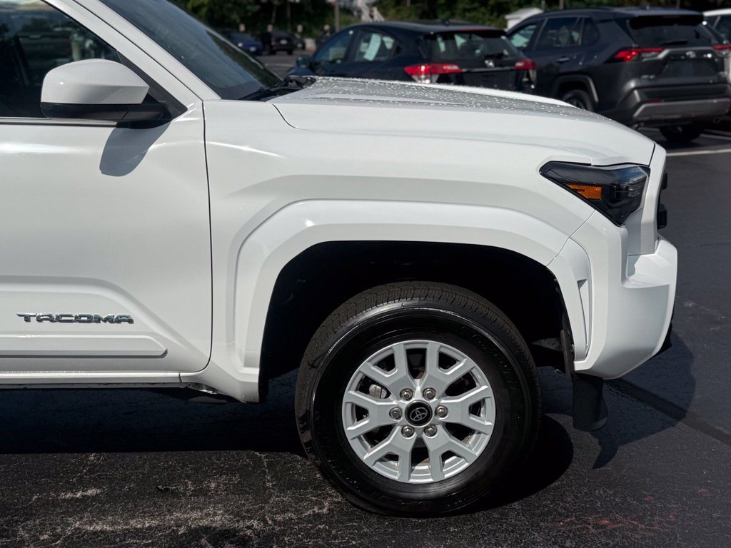 Certified 2025 Toyota Tacoma SR5 AWD/4WD image 11