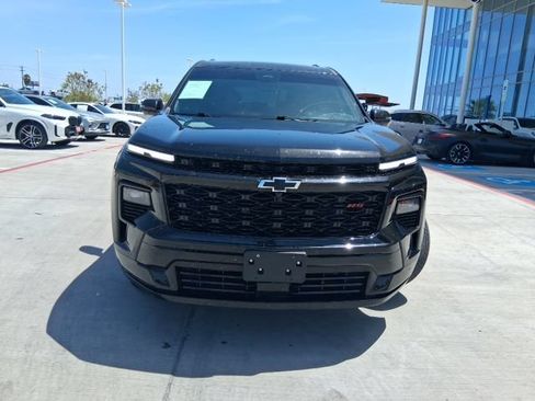 Used 2025 Chevrolet Traverse RS w/ LPO, Floor Liner Package FWD image 2