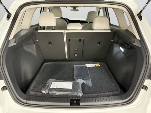 New 2025 Volkswagen Taos SE image 9