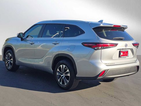 Certified 2025 Toyota Highlander XLE image 5