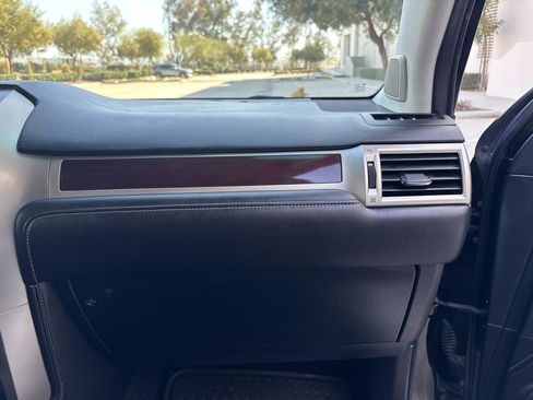 Used 2017 Lexus GX 460 image 21