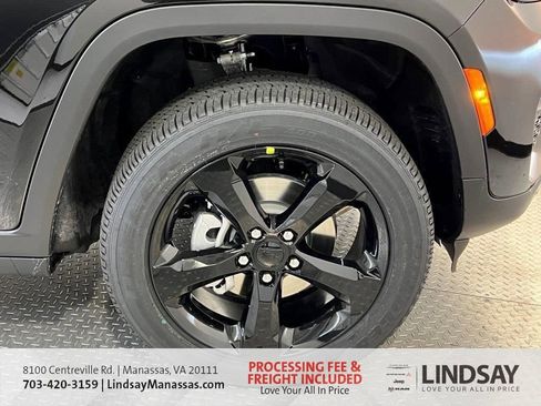 New 2025 Jeep Grand Cherokee Altitude AWD/4WD image 12