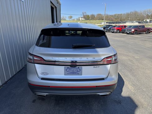 Used 2019 Lincoln Nautilus Select image 4