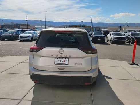 Used 2024 Nissan Rogue SV image 6