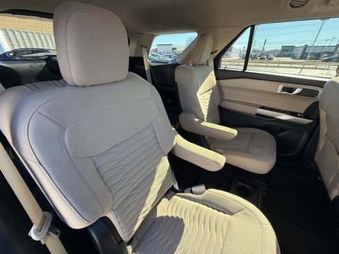 Used 2021 Ford Explorer XLT RWD image 18