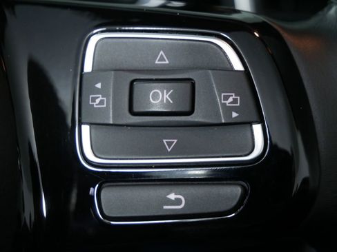 Used 2018 Volkswagen Beetle 2.0T SE image 26